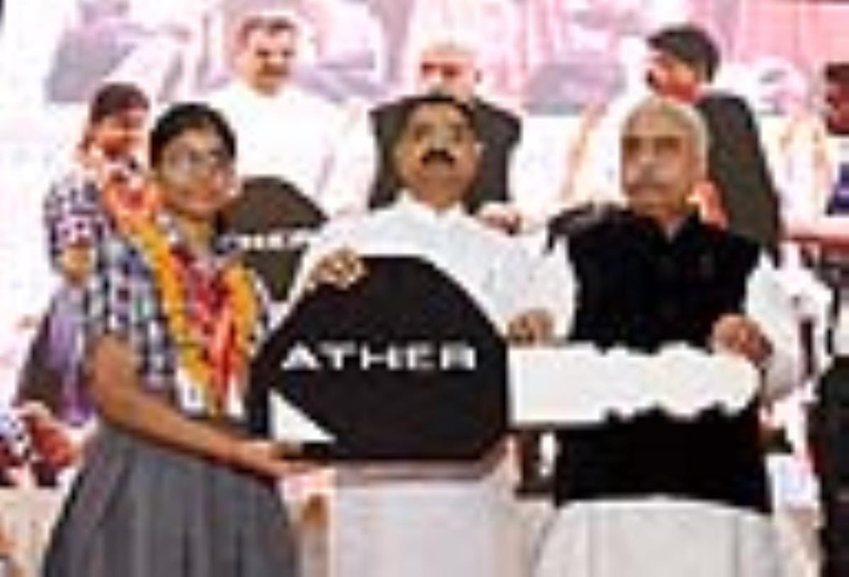 Girls dominate the Maha Kumbh of Medha, be it UP Board or Sanskrit Board, girls are ahead of boys in getting respect