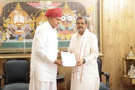 Sirohi News: Demand to start Kendriya Vidyalaya in Sirohi, MP submitted a letter to Education Minister
