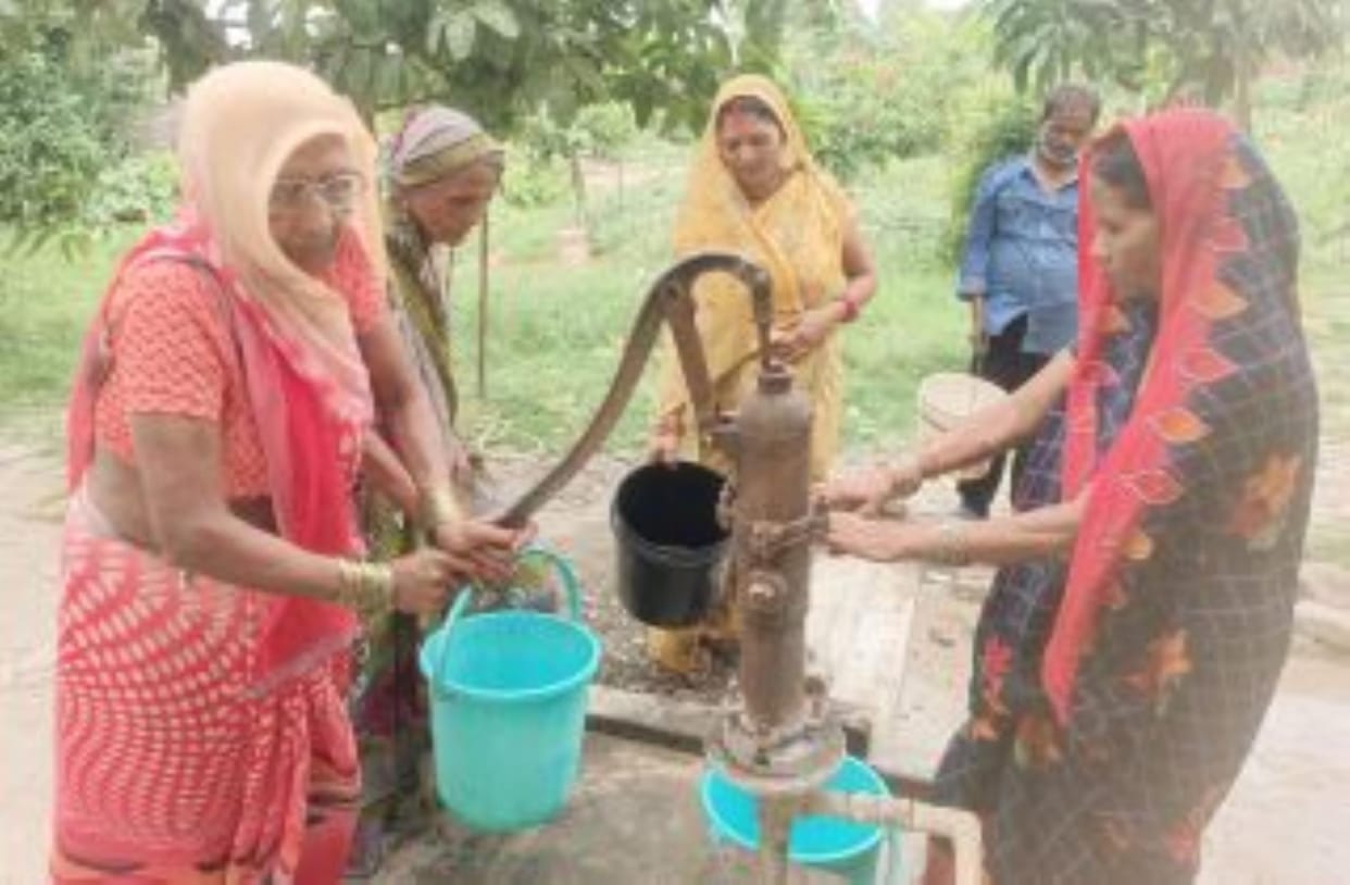 Pipelines broken at many places, shortage of drinking water
