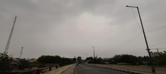 Clouds covered the city, light rain in Balsamand and hail fell in Agroha