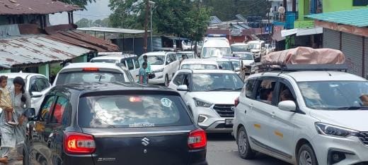 Ambulance bringing a patient stuck in traffic jam in Chitai