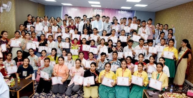 400 meritorious students were honored in Bhavishya Jyoti Samman ceremony