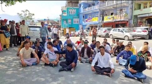 Half an hour traffic jam in Nirmand due to bad condition of road