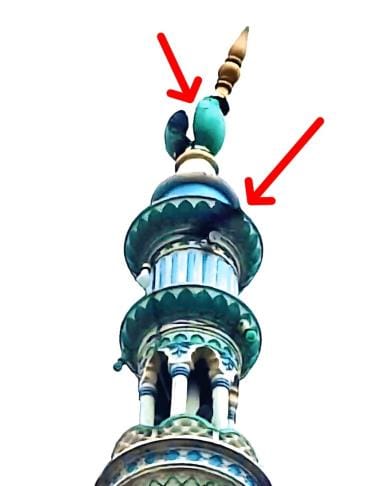 Lightning fell on the mosque's minaret during the rain
