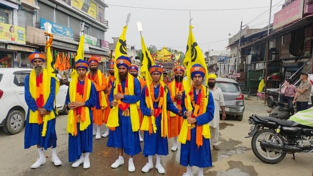 Procession taken out in Raja's pond