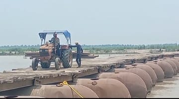 Due to the removal of the pontoon bridge, the villages across Sharda were cut off from the tehsil headquarters