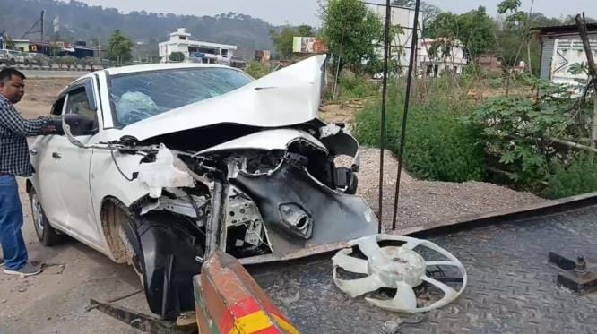 Car lost control and hit the parapet; two friends died, one injured