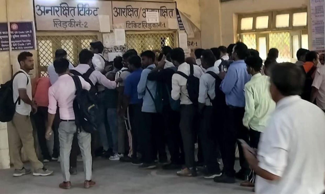 143 passengers caught travelling without ticket at Sholaka station