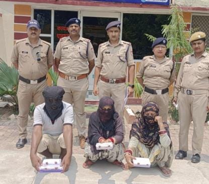 Three arrested including a couple selling smack from home