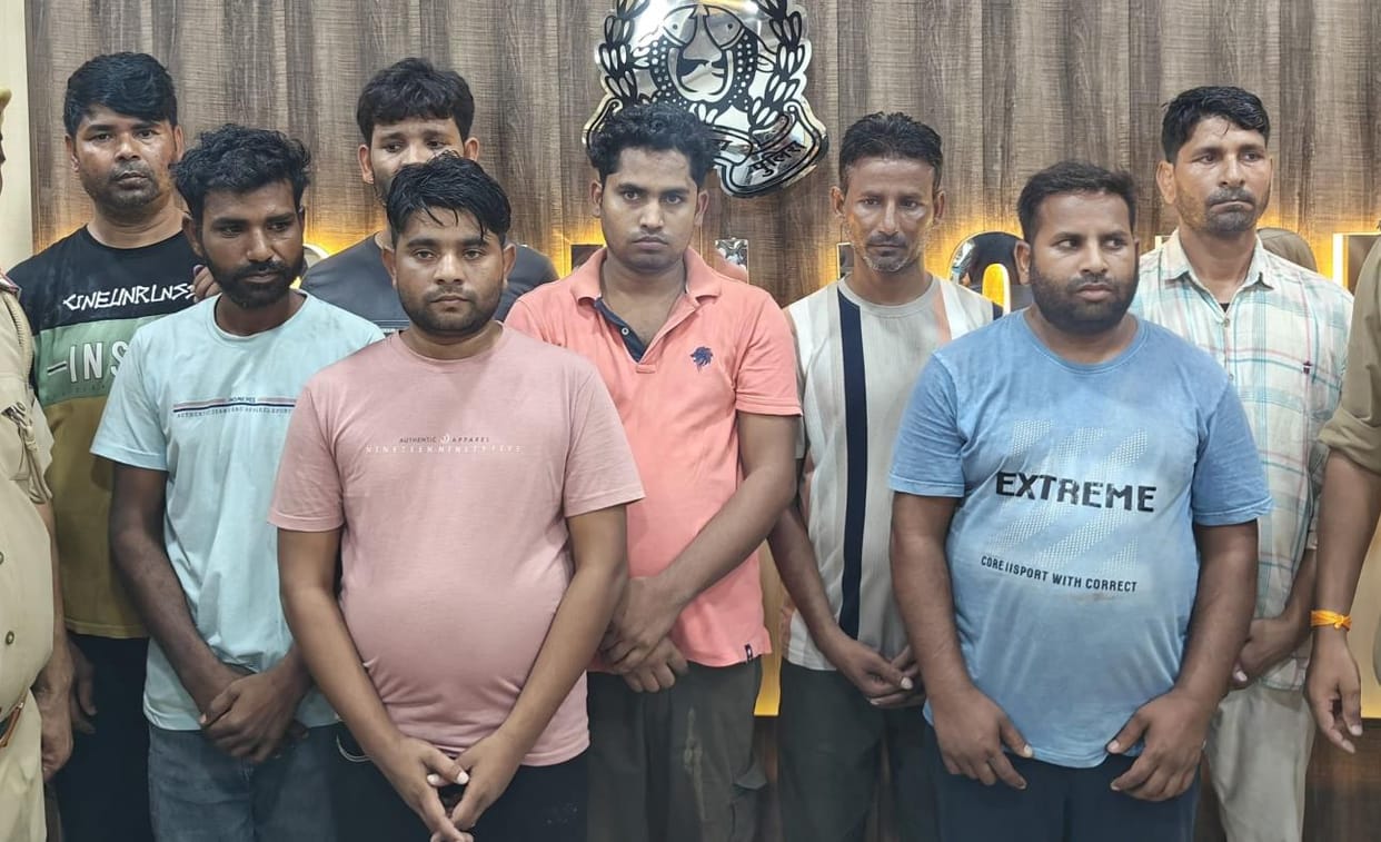 Eight inter-district pickpockets arrested