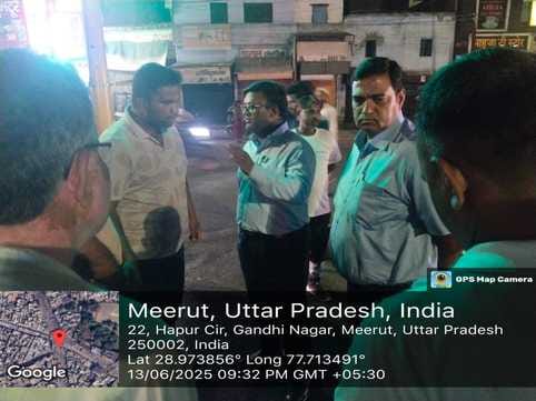 Corporation officers surrounded in protest against cleaning campaign at night