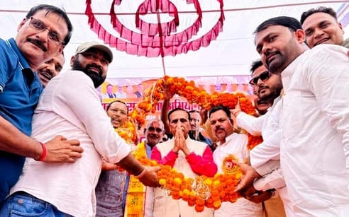 It is very difficult to forget the spontaneous style of Vijay Rupani