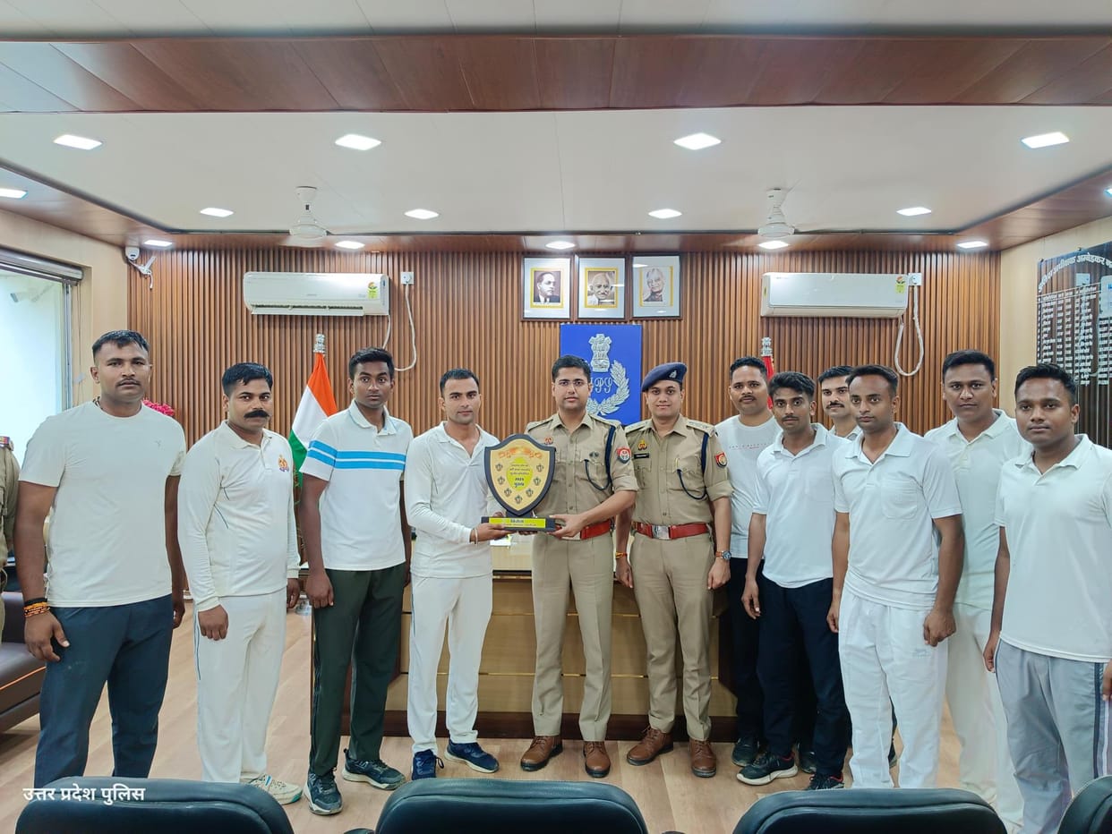 The district police hoisted the flag in football