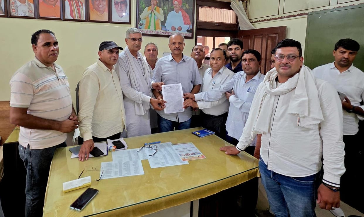 pwd macanical workers protested