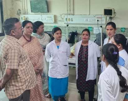 CMO got angry after seeing a man in the maternity ward, reprimanded him