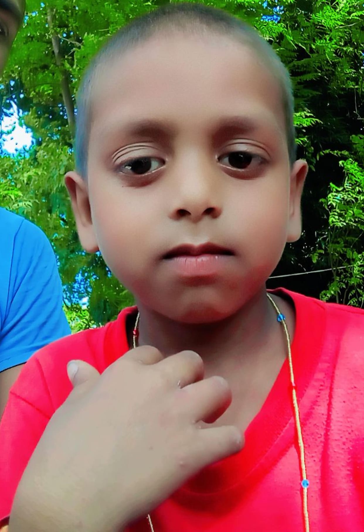 A child playing in front of the house was crushed by a pickup truck