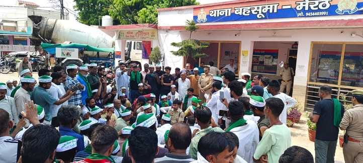 Bhakiu Tomar surrounded the police station