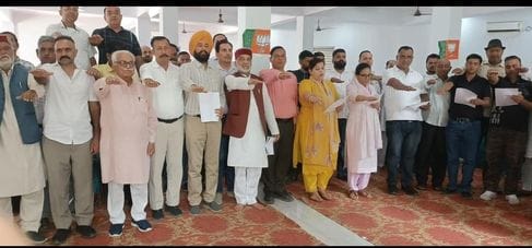 Doon BJP took oath to fulfill the resolution of Prime Minister Modi