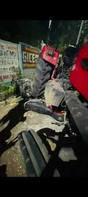 Uncontrollable tractor hits two bikes, young man trapped below