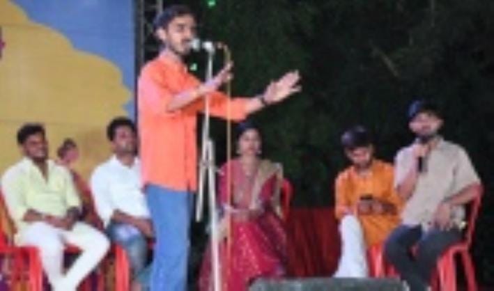 Ghazals and Shayari enthralled the audience at the Kavi Sammelan