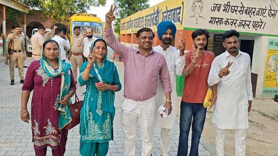 Suman takes command of village Kata Khedi, Suresh becomes Sarpanch of Sulikheda