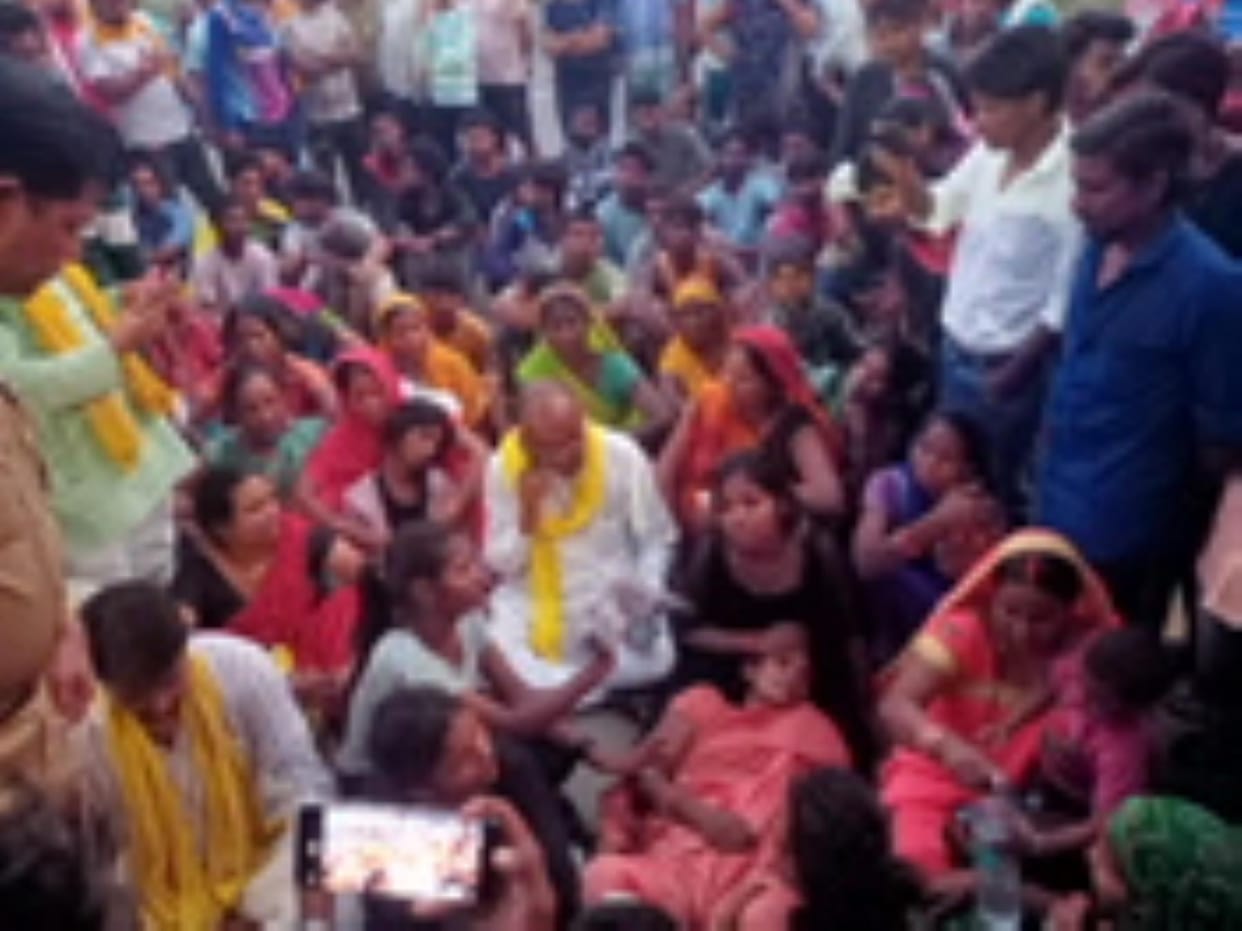 Protested for two and a half hours at the gate of Harraiya police station, refused to perform last rites