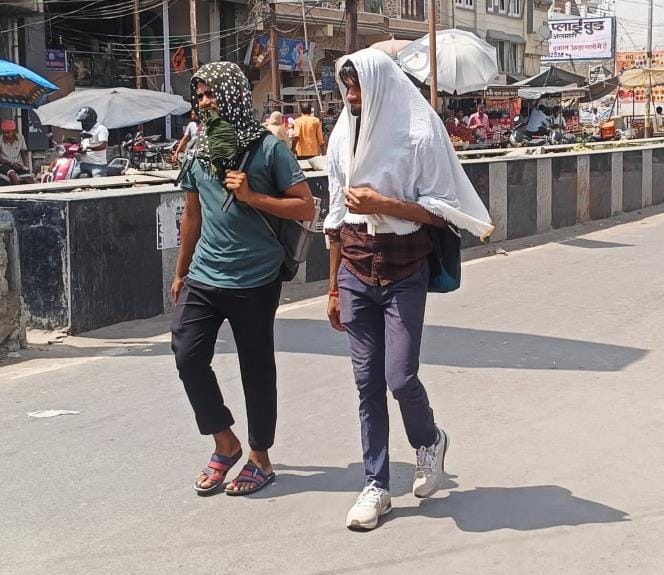 The temperature reached 44 degrees, people were suffering from the heat
