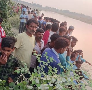The crocodile dragged the villager who went to catch fish into the river