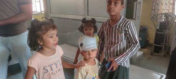 Truck collides with e-rickshaw, girl dies
