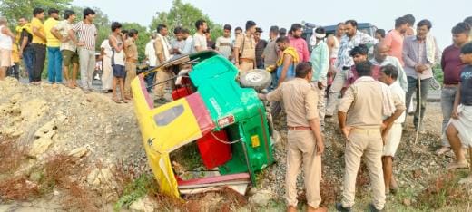 Auto overturned in a ditch, five injured