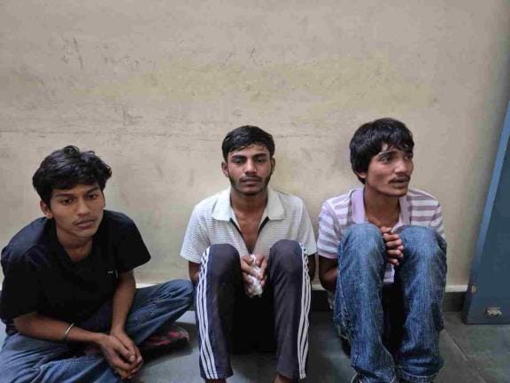 Four miscreants snatched bike and cash at gunpoint