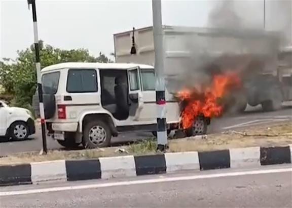 Loharu SDM's car caught fire due to short circuit