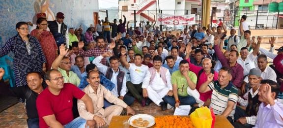 Grain sellers shouted slogans against the government