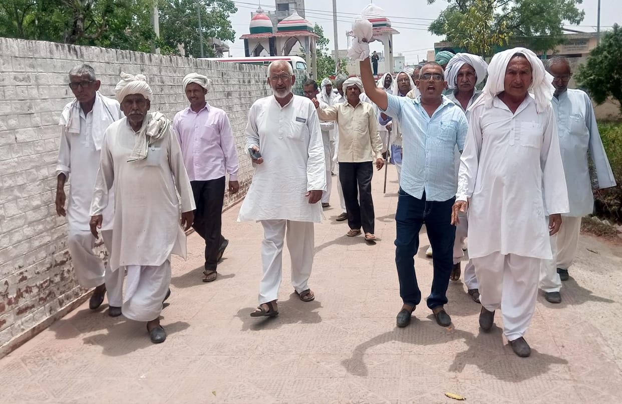 farmers march for compensation