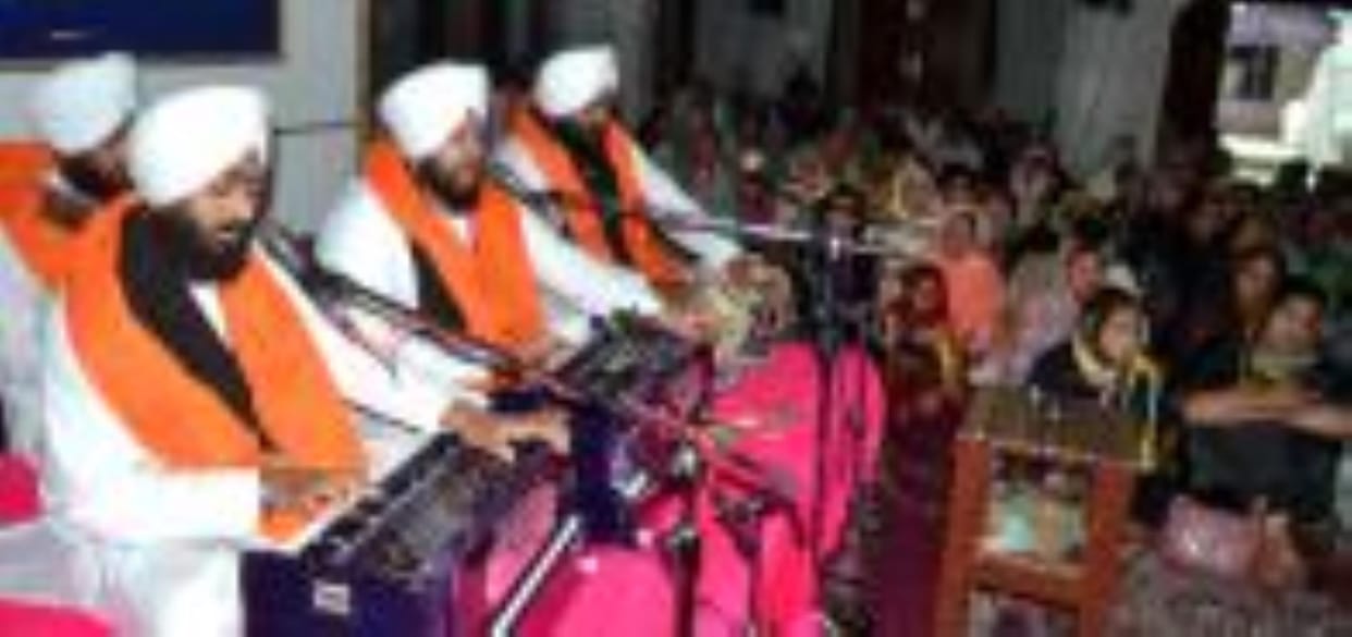 Kirtan Darbar decorated in Gurudwara, prayers offered