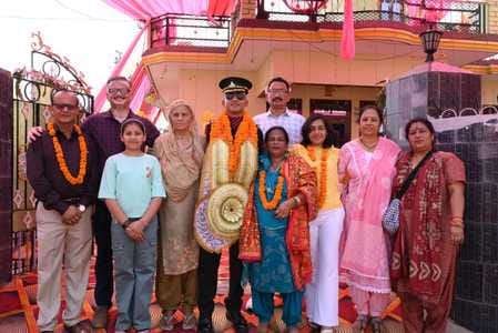Lieutenant Anuj Vashishth received a grand welcome at Ghaluwal