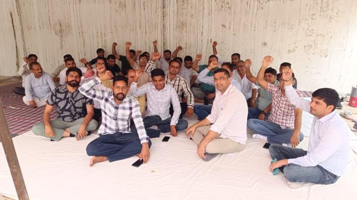 JE and SDO went on mass leave and staged a sit-in protest