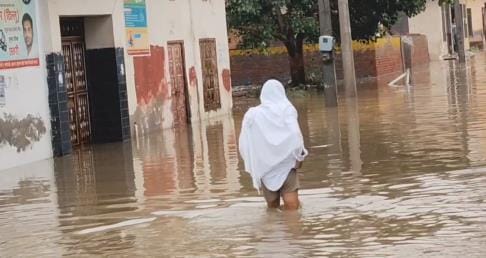 City roads flooded with water due to light rain, drainage arrangements failed