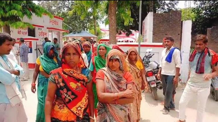 The havan kund was broken and soil was thrown, an attempt was made to encroach, villagers got angry
