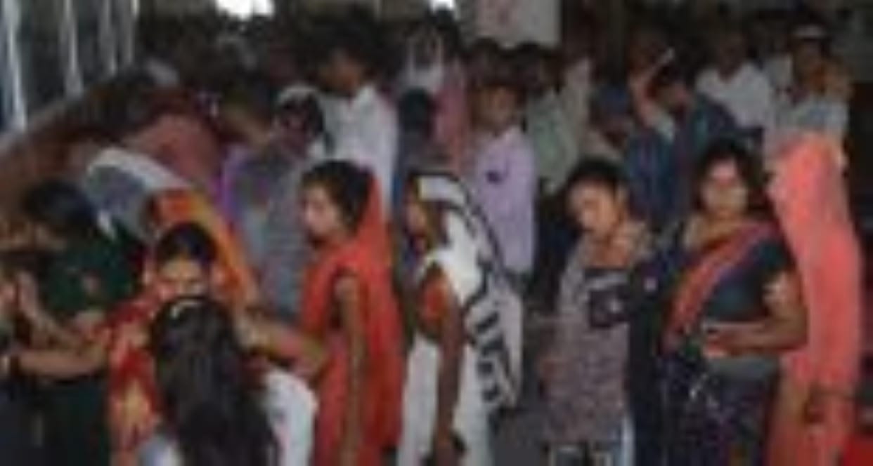 OPD building's electricity went off again, prescriptions were made and medicines were distributed in the dark