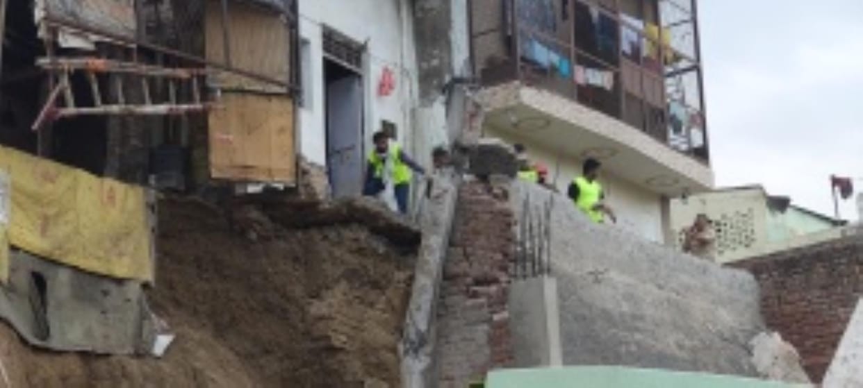 Debris scattered everywhere, there was screaming and shouting, seeing this the heart was shaken