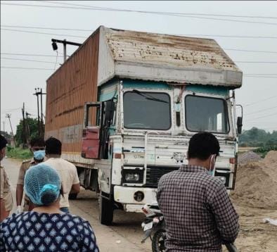 The body of a Kanpur resident driver was found lying in the truck, murder suspected
