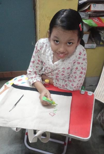 Seven-year-old girl suffering from autism is doing wonders in Siddhi art