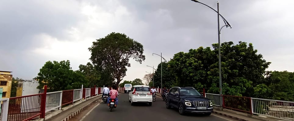 Due to drizzle accompanied by strong winds, the maximum temperature dropped by 4.8 degrees