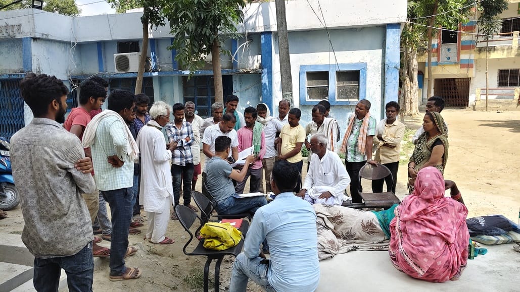 सदर अस्पताल में मौजूद मृतक के परिजन।
