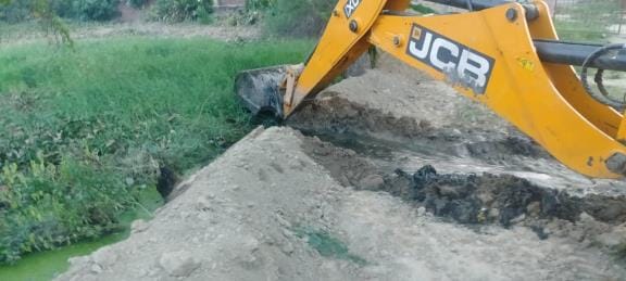 The drainage system was repaired by using JCB in Uskha Khurd