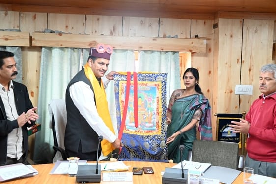 Provide space to women to sell their products near Atal Tunnel
