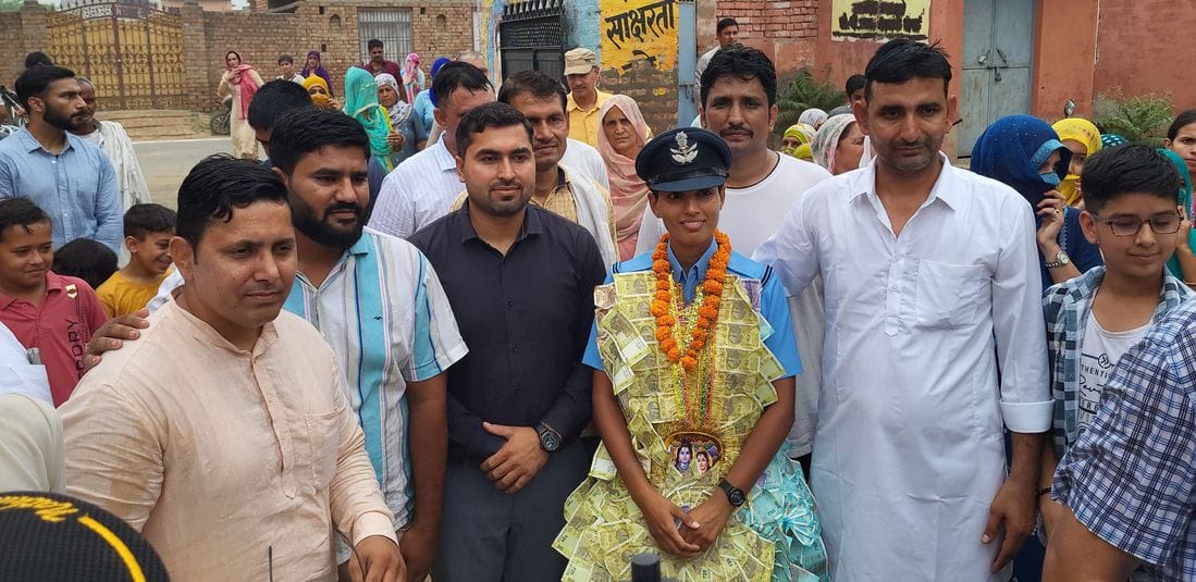 Anjali who became a flying officer was welcomed in her village Kharanti