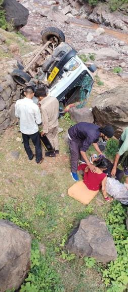 Passenger auto fell into ditch in Billawar, 5 injured, referred to GMC Kathua