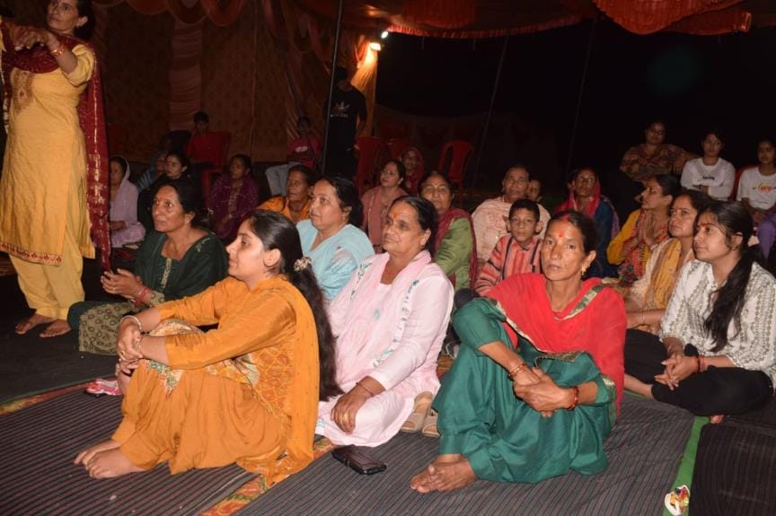 O Mereya Kelanga Kugati Maa Dera... Devotees danced to the hymn